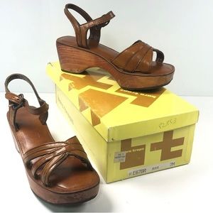 Vintage 70s Bare Traps Women’s 7 Wood Platform Brown Leather Buckle Strap Box